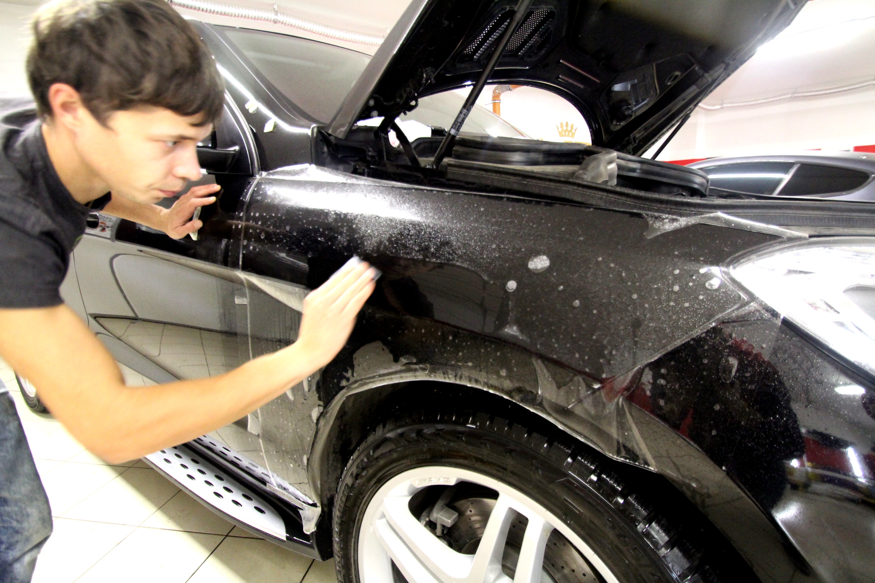 нанесение плёнки на крыло фото